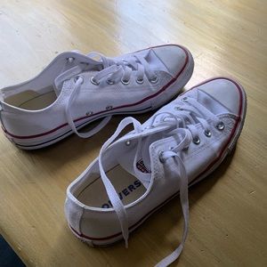 Women’s low top Converse